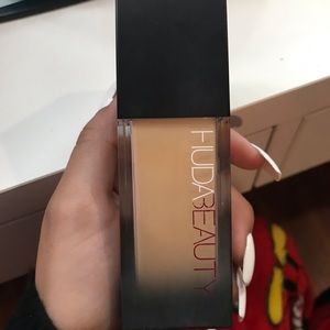Huda Beauty Faux Filter foundation